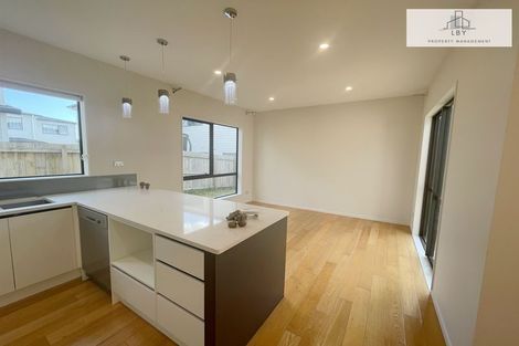 Photo of property in 98 Cardiff Road, Pakuranga, Auckland, 2010