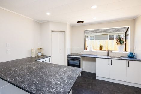 Photo of property in 4 Ngarimu Street, Roslyn, Palmerston North, 4414