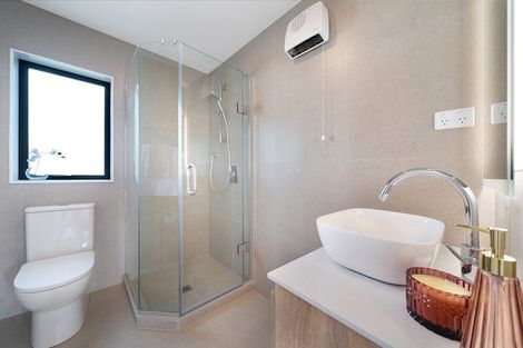 Photo of property in 86a Kervil Avenue, Te Atatu Peninsula, Auckland, 0610