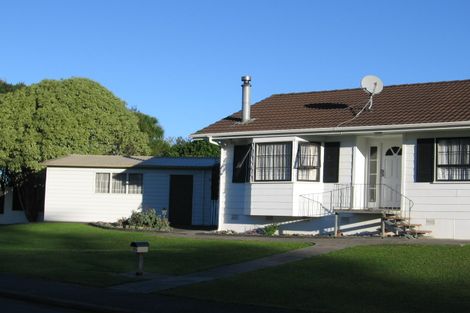 Photo of property in 25 Redlands Grove, Swanson, Auckland, 0612