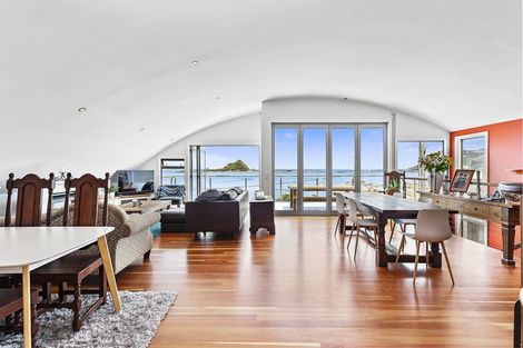 Photo of property in 202 The Esplanade, Island Bay, Wellington, 6023