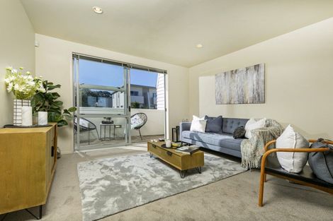 Photo of property in 8/3 Riverside Road, Orewa, 0931