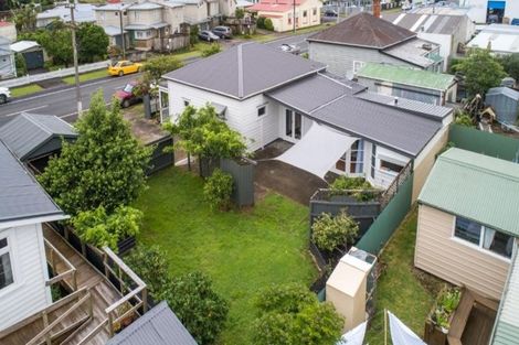 Photo of property in 805 Queen Sh25 Street, Thames, 3500