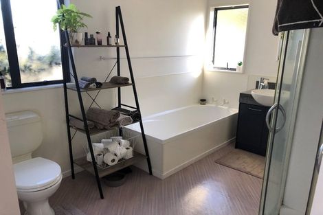 Photo of property in 268a One Tree Point Road, One Tree Point, 0118