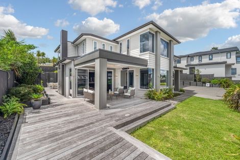 Photo of property in 62 Armstrong Farm Drive, East Tamaki Heights, Auckland, 2016