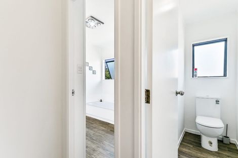 Photo of property in 77 Meadowvale Rise, Titirangi, Auckland, 0604