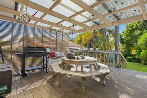 Photo of property in 9 Panzic Place, Glen Eden, Auckland, 0602