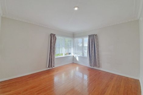 Photo of property in 35a Bradbury Road, Botany Downs, Auckland, 2010