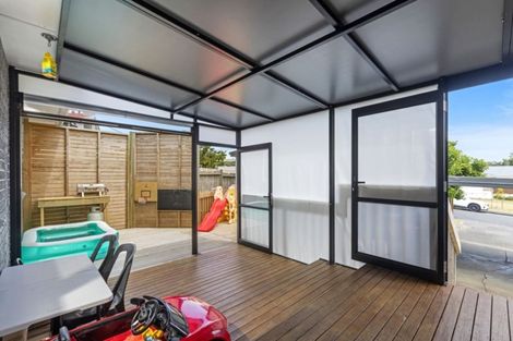 Photo of property in 1/25 Fairclough Road, Beach Haven, Auckland, 0626