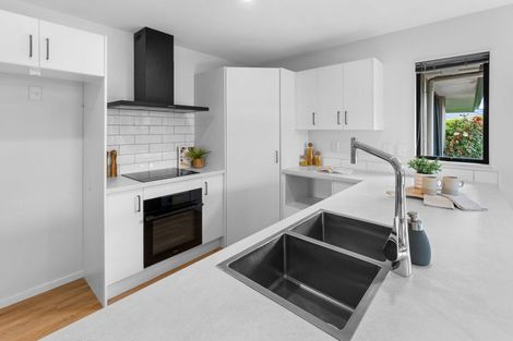 Photo of property in 15 Harrys Way, Redwood, Christchurch, 8051