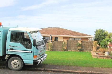 Photo of property in 12 Fairway Avenue, Red Beach, 0932