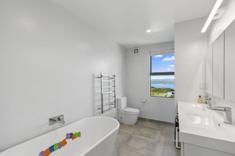 Photo of property in 8 Imran Terrace, Khandallah, Wellington, 6035