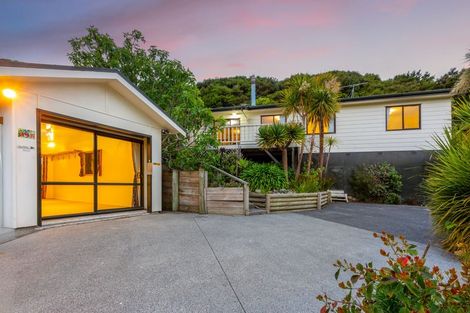 Photo of property in 25 Postgate Drive, Whitby, Porirua, 5024