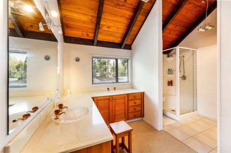 Photo of property in 5 Fitzpatrick Place, Chatswood, Auckland, 0626