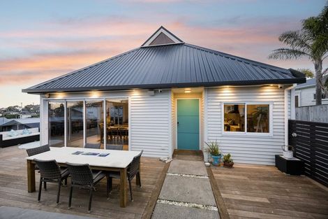 Photo of property in 29 Masterton Road, Rothesay Bay, Auckland, 0630