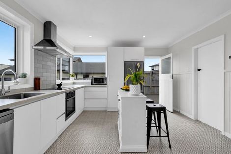 Photo of property in 7 Lemont Place, Westown, New Plymouth, 4310