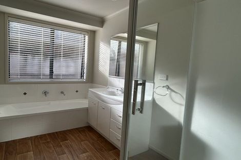 Photo of property in 42 Te Manatu Drive, Huntington, Hamilton, 3210