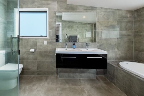 Photo of property in 131 Beach Road, Castor Bay, Auckland, 0620