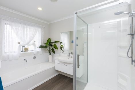 Photo of property in 94 Riverstone Drive, Riverstone Terraces, Upper Hutt, 5018