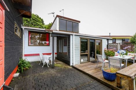 Photo of property in 18 Saint Ives Grove, Whalers Gate, New Plymouth, 4310