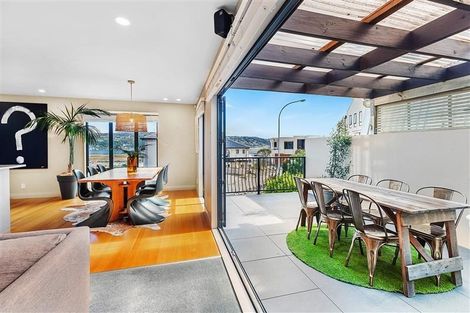 Photo of property in 5 Bunker Way, Strathmore Park, Wellington, 6022