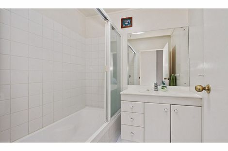 Photo of property in 4 Tern Place, Unsworth Heights, Auckland, 0632