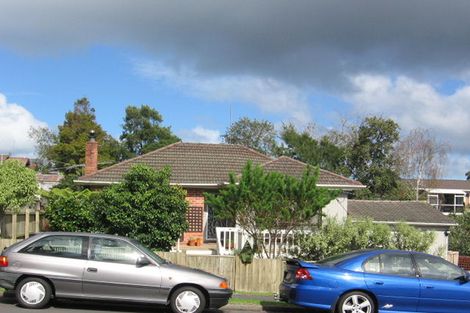 Photo of property in 17 Oates Road, Glen Eden, Auckland, 0602