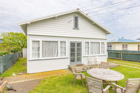 Photo of property in 11 Matai Street, Castlecliff, Whanganui, 4501
