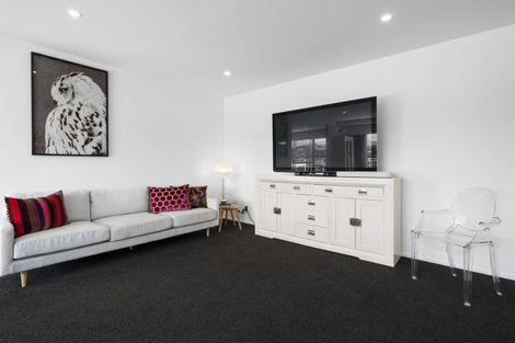 Photo of property in 99 Akaroa Drive, Maupuia, Wellington, 6022