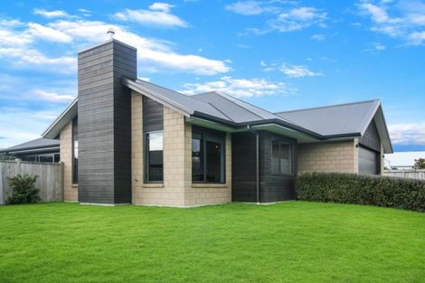 Photo of property in 27 Fernbrook Drive, Hurworth, New Plymouth, 4310