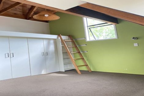 Photo of property in 1/61 Sylvia Road, Hillcrest, Auckland, 0627