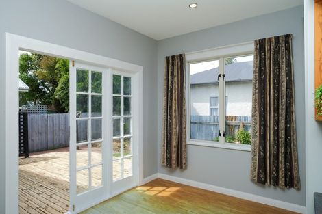 Photo of property in 21 West Avenue, Saint Clair, Dunedin, 9012