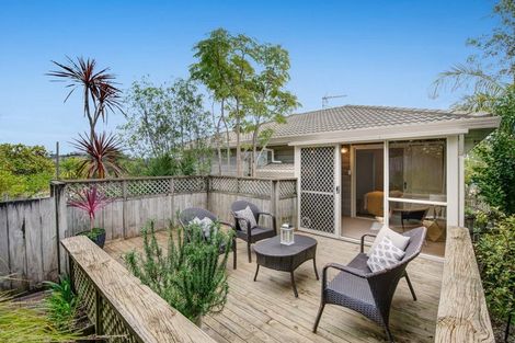 Photo of property in 12 Mandeville Place, Unsworth Heights, Auckland, 0632