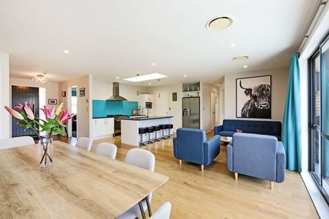 Photo of property in 2 Whittaker Place, Havelock North, 4130