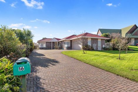 Photo of property in 16 Thelma Place, Lynmore, Rotorua, 3010