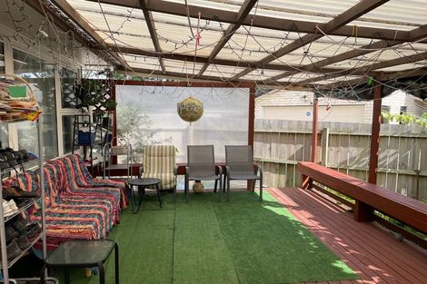 Photo of property in 9 Malcolm Place, Mangere East, Auckland, 2024