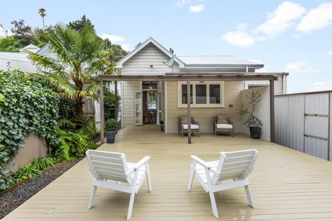 Photo of property in 12 Faraday Street, Hospital Hill, Napier, 4110