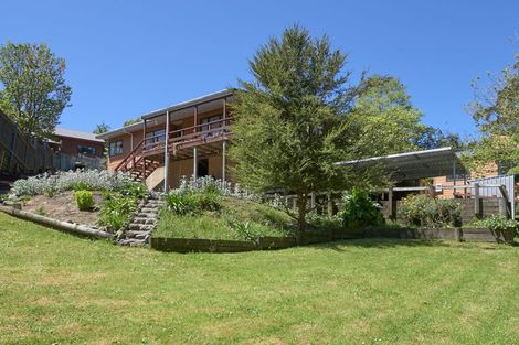 Photo of property in 35 Heathcote Place, Fitzherbert, Palmerston North, 4410