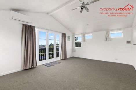 Photo of property in 2/537 Glenfield Road, Glenfield, Auckland, 0629