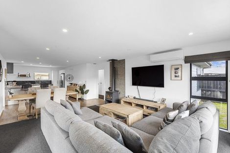 Photo of property in 25 Oak Crescent, Ashhurst, 4810