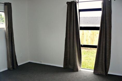 Photo of property in 2/120 Lynwood Road, New Lynn, Auckland, 0600