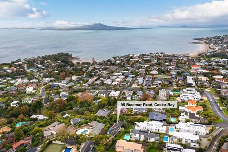 Photo of property in 1/95 Braemar Road, Castor Bay, Auckland, 0620
