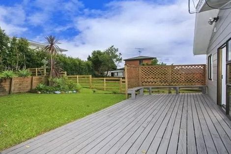 Photo of property in 2/2 Woodall Place, Totara Vale, Auckland, 0627