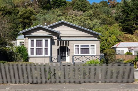 Photo of property in 11a Main Street, Hospital Hill, Napier, 4110