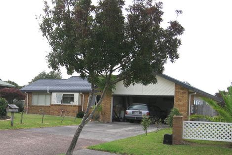 Photo of property in 16 Queen Natalie Place, Massey, Auckland, 0614