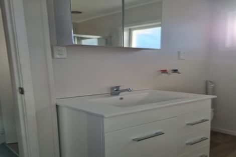 Photo of property in 16 Okareka Place, Pakuranga Heights, Auckland, 2010