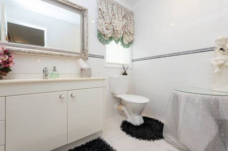 Photo of property in 16 Casabella Court, Northpark, Auckland, 2013