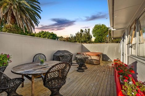 Photo of property in 39 Rehia Road, Massey, Auckland, 0614