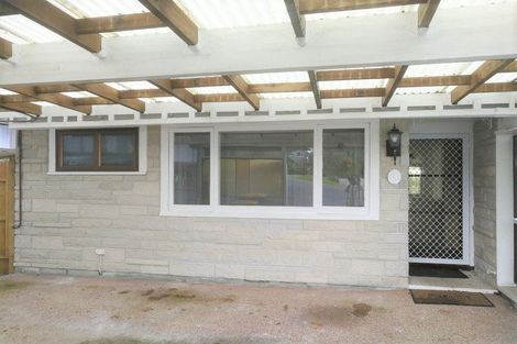 Photo of property in 16 Limmer Place, Browns Bay, Auckland, 0632