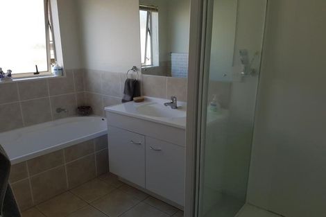 Photo of property in 4 Cathcart Close, Pukekohe, 2120